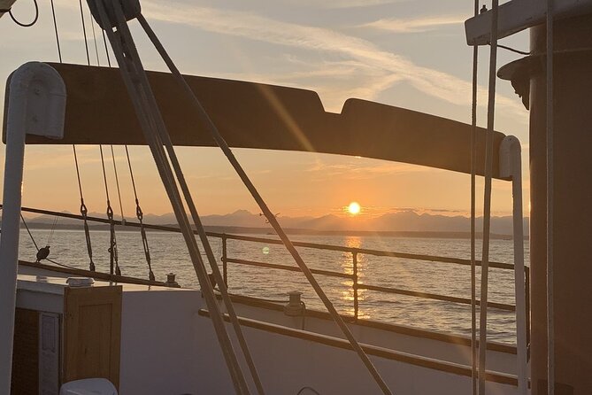 Evening Colors Sunset Sail Tour in Seattle - Weather Reality: Cold on the Water, and What to Wear