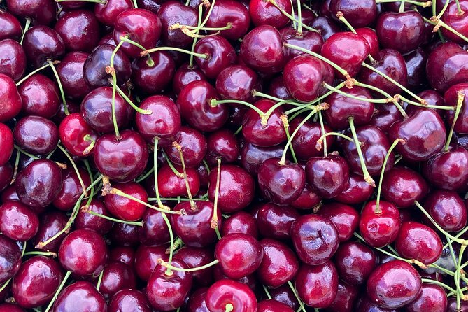 Food Tasting & Arts Tour of Pike Place Market - Meeting at Victor Steinbrueck Park: the easiest way to orient
