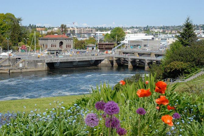 From Seattle: Private Seattle City Tour - Chinatown, Lake Washington, Fremont Troll, and Lake Union views