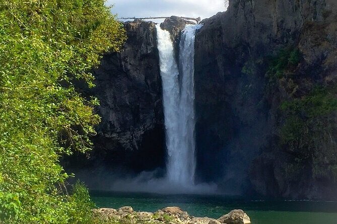 From Seattle: Private Snoqualmie Falls Tour - Crossing the floating bridge and Lake Washington stops