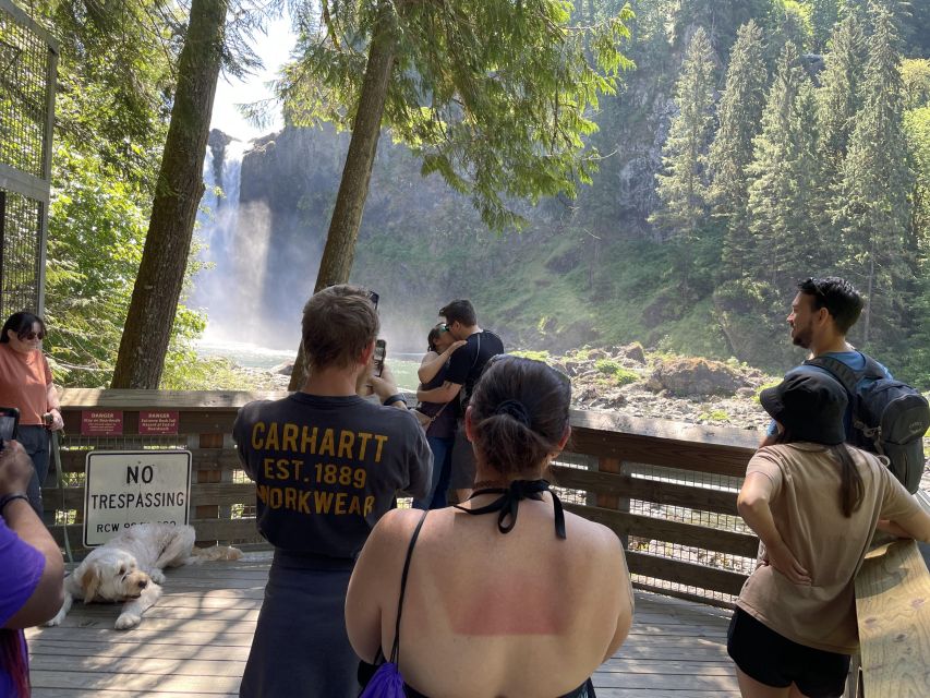 From Seattle: Snoqualmie Falls and Wineries Tour w/ Transfer - Return Stops and Photo Moments: Seattle Views on the Way Back