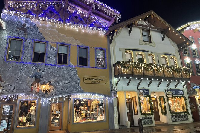 Leavenworth Christmas Lights Tour from Seattle - Leavenworth for Christmas Lights: Where the Day Comes Together