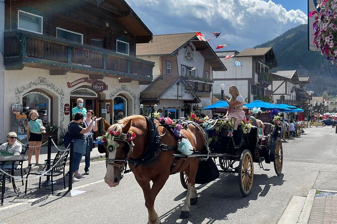 Leavenworth Exclusive Tour from Seattle - Seattle to Lake Washington: starting easy with pickup and a big-view drive