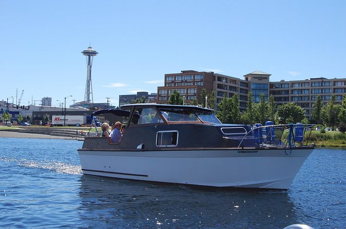 One Hour Social Sightseeing Cruise - BYOB! - BYOB on the Water: How the Drinking-Friendly Setup Works