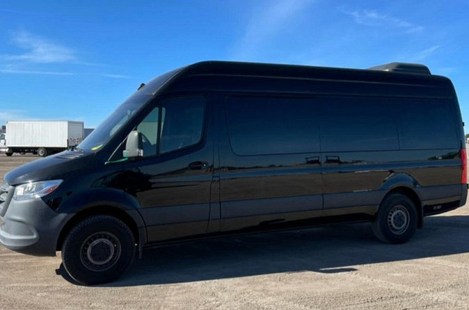One - Way Transfer from Pier 66 to SeaTac international Airport - Mobile Ticket + Driver Communication: The Real Secret Sauce