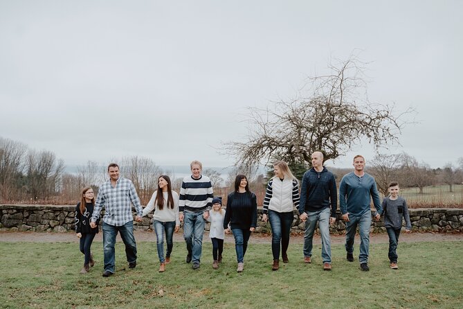 Private Vacation Photography Session with Photographer in Seattle - Price and value: $325 for up to 6 people in Seattle