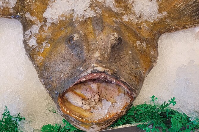 Savor the Sea: Guided Seafood Tasting at Pike Place Ma - Stop 4: Pike Place Fish Market and the Flying Fish (Iconic, Photo-Friendly)