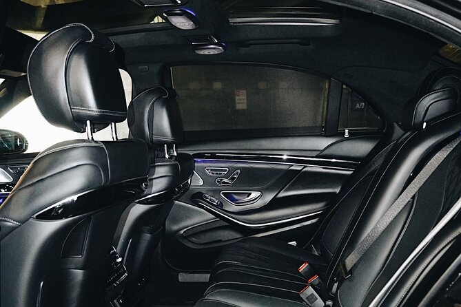 Seattle Arrival Chauffeur Driven Airport Transport - The ride into Seattle: comfort, smooth driving, and traffic reality