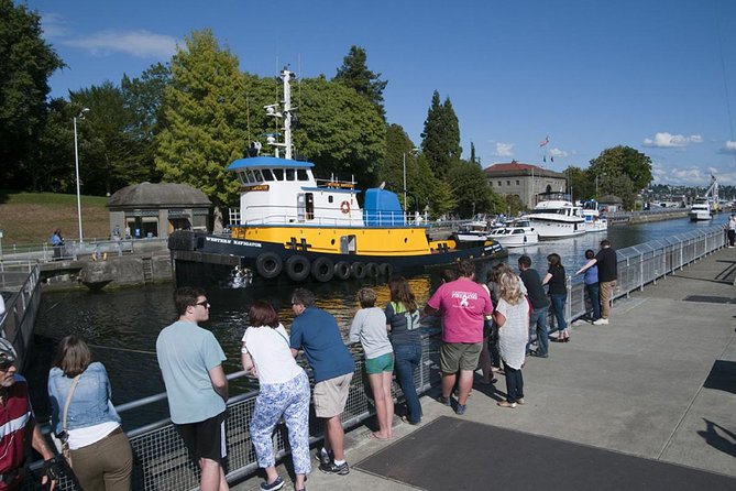 Seattle City and Snoqualmie Falls Half-Day Guided Tour - Entering the day at Pike Place Market