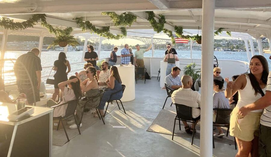 Seattle: Lake Union Happy Hour Cruise - Key things that make this Lake Union cruise worth your attention