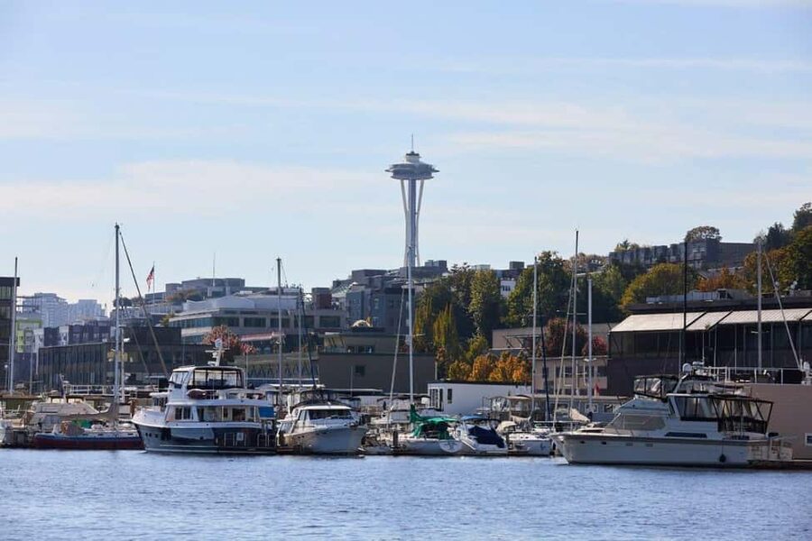 Seattle: Lake Union Happy Hour Cruise - Lake Union feels different than Puget Sound