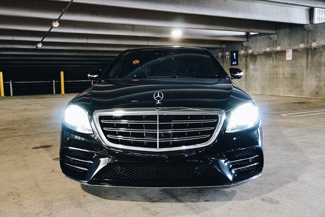Seattle Roundtrip Chauffeur Driven Airport Transfer - Vehicle and chauffeur: what the service is really selling