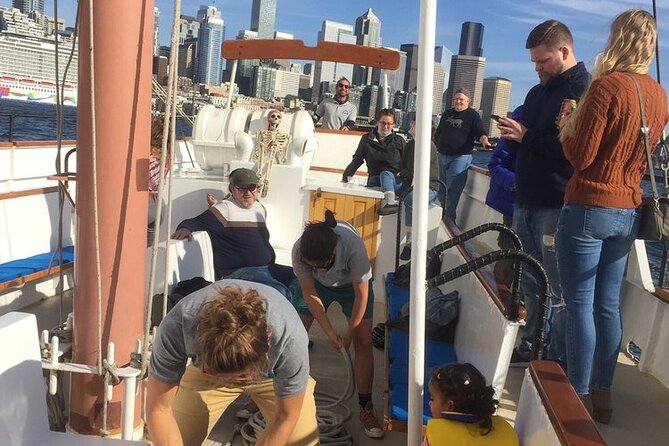 Seattle Sailing Harbor Tour - Group size and timing: early vs late afternoon