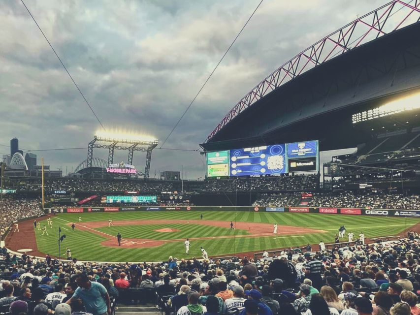 Seattle: Seattle Mariners Baseball Game at T-Mobile Park - T-Mobile Park’s roof and atmosphere: why this ballpark works