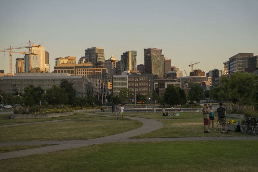 Seattle: Sightseeing Bus Tour with the Ballard Locks - Kerry Park stop: photos of the city, sound, and mountains