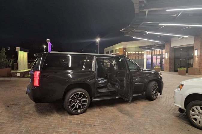 SEATTLE TACOMA INTERNATIONAL AIRPORT TRANSPORTATION 1-15passenger - Private SUV comfort: space, air-conditioning, and real luggage room
