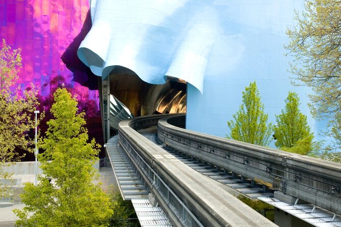 Seattle Time Travel Exploration Game and Tour - How the Questo app and mobile ticket work in real life