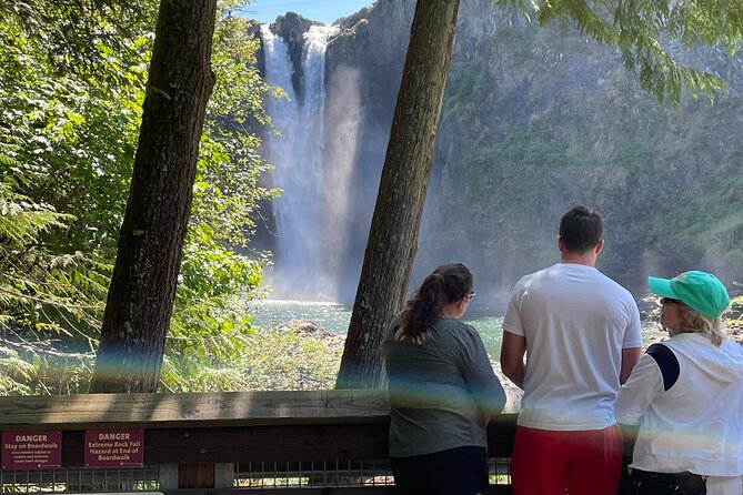 Snoqualmie Falls and Wineries Tour from Seattle - Seattle pickup and the Lake Washington drive (without stress)