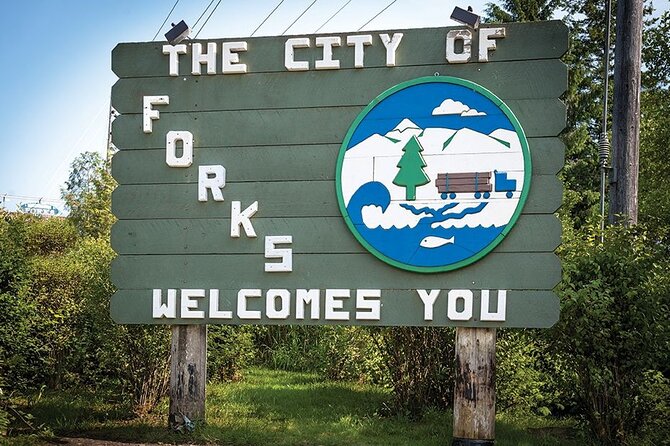 Twilight Forks Washington Tour - Forever Twilight in Forks: props, costumes, and Bella-photo moments